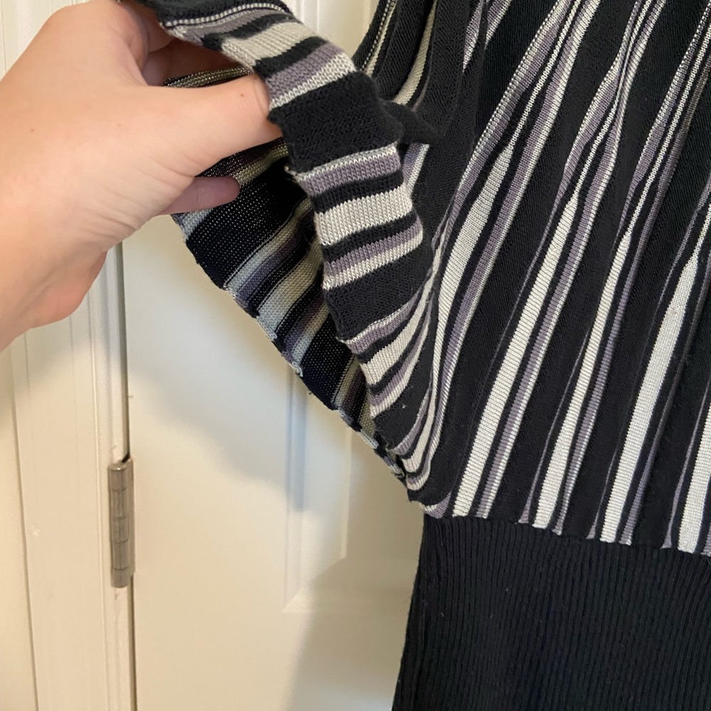 EUC 212 New York women’s black white striped knit loose stretchy sweater large - Picture 2 of 5